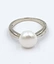 Srebrny pierścionek z perłą hodowlaną.jpg