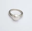 Srebrny pierścionek z perłą.jpg