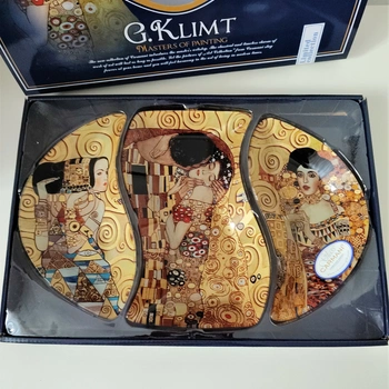 Komplet trzech dekoracyjnych talerzyków z malarstwem G. Klimta.webp